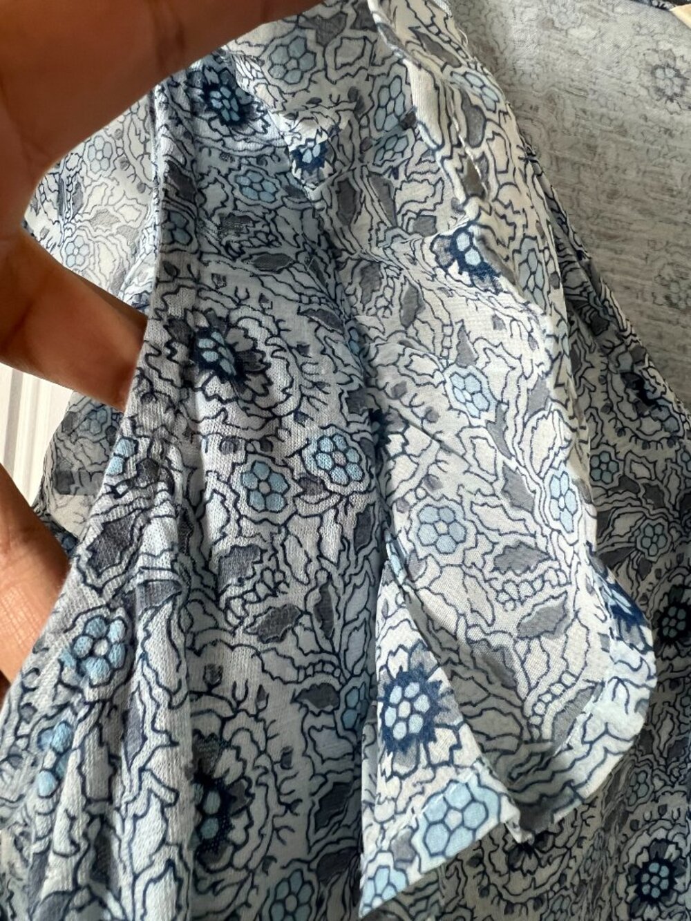 Lucky Brand Floral Medallion Boho Flutter Sleeve Knit Blouse Blue Gray L - Picture 3 of 11